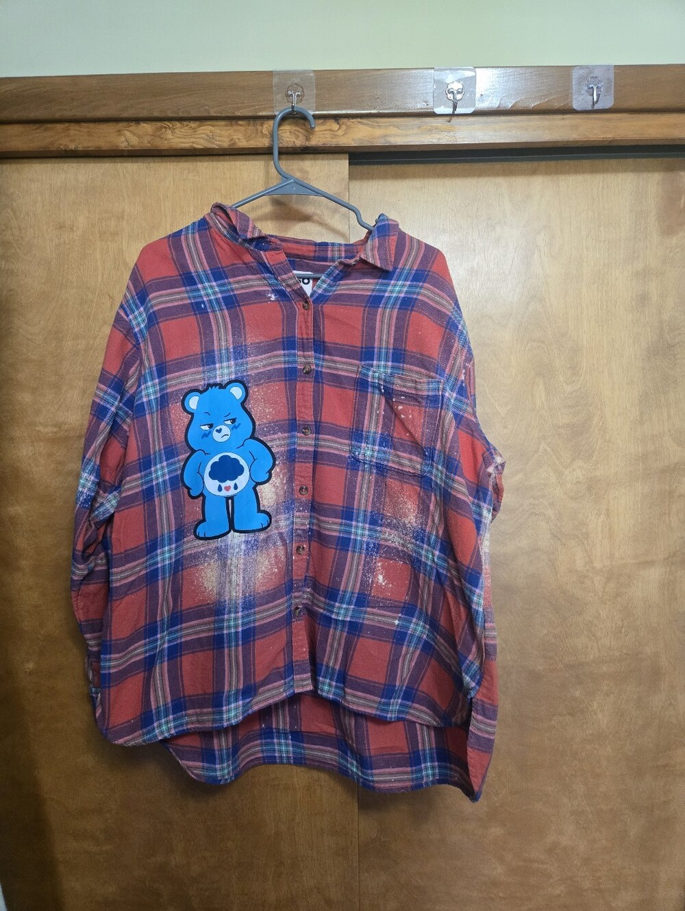 Upcycled Plaid Flannel Top w/ Cute Bear Graphic & Bleach Wash LS06 - Picture 4 of 10